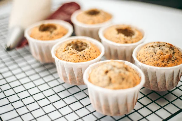Deliziosi Muffin Appena Sfornati Cucina Vicino — Foto Stock