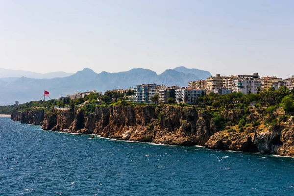 Antalya Orta Toprak Denizi Kıyısındaki Bir Uçurumda Evler Villalar Hindi — Stok fotoğraf