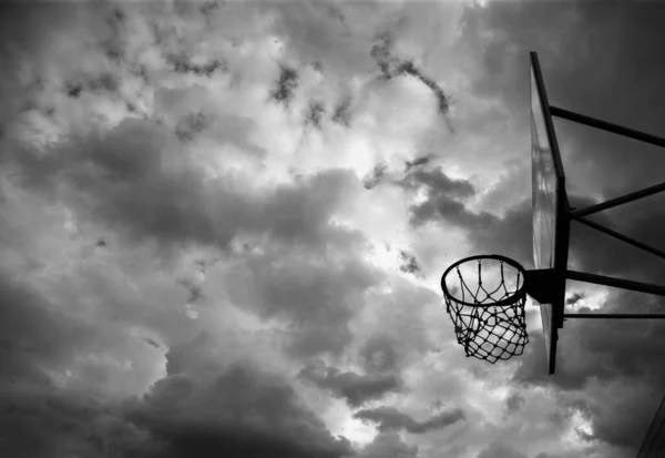 Μπάσκετ Backboard Ένα Δαχτυλίδι Στο Δρόμο Στην Παιδική Χαρά Φόντο — Φωτογραφία Αρχείου