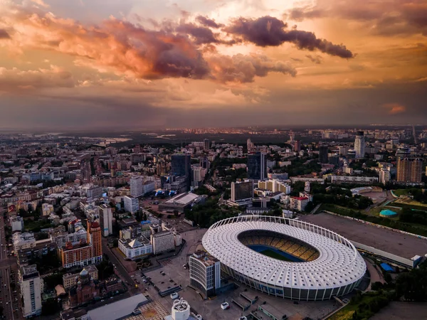 Vue Aérienne Stade Football Dans Ville Sur Fond Coucher Soleil — Photo