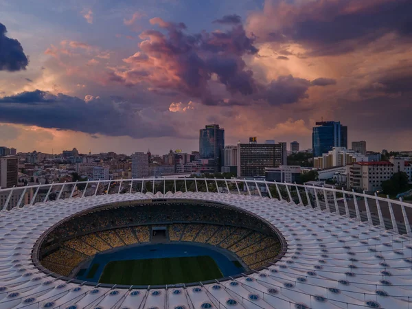 Vue Aérienne Stade Football Dans Ville Sur Fond Coucher Soleil — Photo