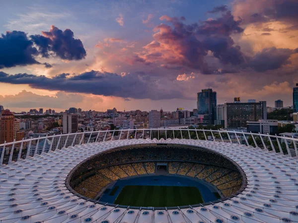 Vue Aérienne Stade Football Dans Ville Sur Fond Coucher Soleil — Photo