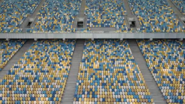 足球场的一排排空座位 — 图库视频影像