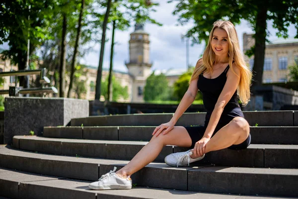 Young Beautiful Blonde Sportive Woman Black Tank Top Black Tight — Stock Photo, Image