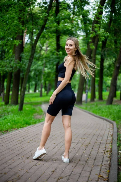 Young Beautiful Sporty Blonde Woman Black Shirt Black Tight Sports — Stock Photo, Image