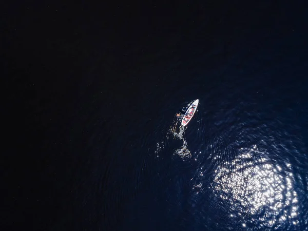 Letecký Pohled Dronu Osoby Která Kajaku Vodě — Stock fotografie