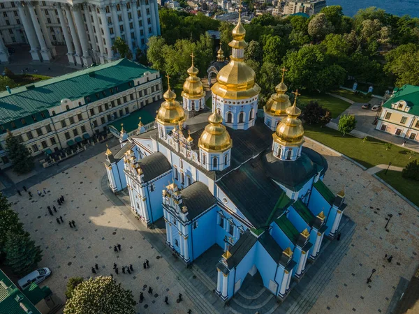 Вид з повітря з дрона St. Michaels Golden-Domed Monastery в Києві. — стокове фото