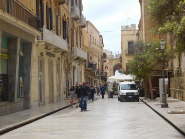 Marsala, Sicilya, İtalya. 15 Mayıs 2017. Marsala 'da tipik bir sokak..