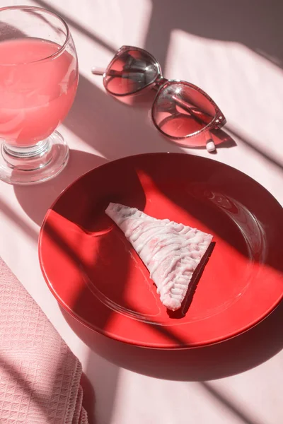 Nutella Hand Pie Red Plate Glass Sunglasses Pink Table — Stock Photo, Image