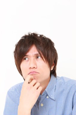 genç Japon adam hakkında bir şey endişelendiriyor
