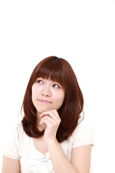 Νέα ιαπωνική γυναίκα σκέφτεται κάτι — Φωτογραφία Αρχείου