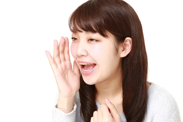 Giovane donna giapponese gridare qualcosa — Foto Stock