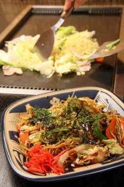 Japonca kızarmış noodle