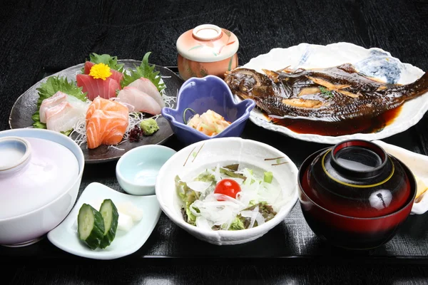 Παραδοσιακό ιαπωνικό γεύμα — Φωτογραφία Αρχείου