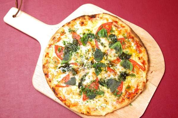 Fresh pizza margherita — Stock Photo, Image