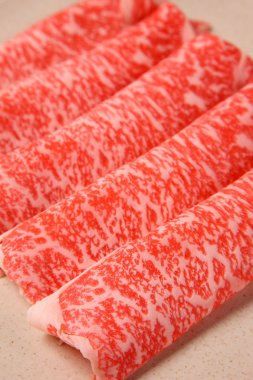 taze dilimlenmiş biftek