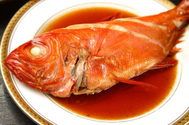 haşlanmış ve terbiyeli çipura