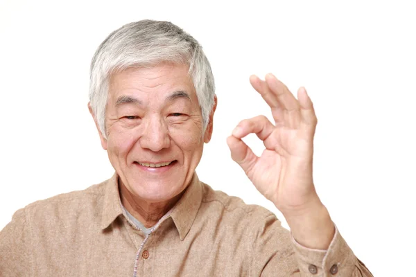 Senior japonés hombre mostrando perfecto signo —  Fotos de Stock