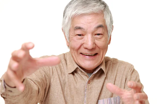 Старший японский человек со сверхъестественной силой — стоковое фото