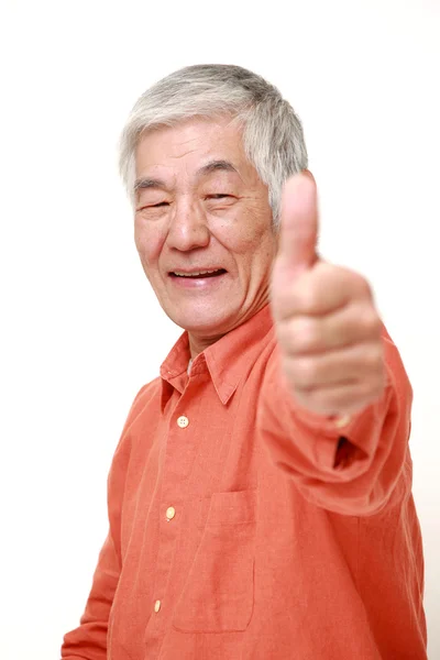 Sênior japonês homem com polegares até gesto — Fotografia de Stock
