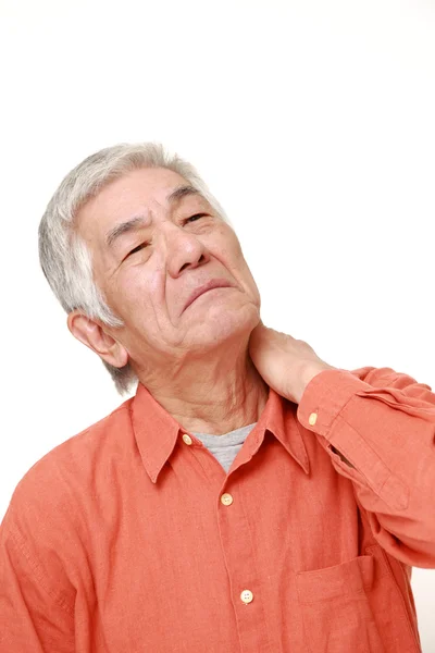 Mayor japonés hombre sufre de dolor de cuello —  Fotos de Stock