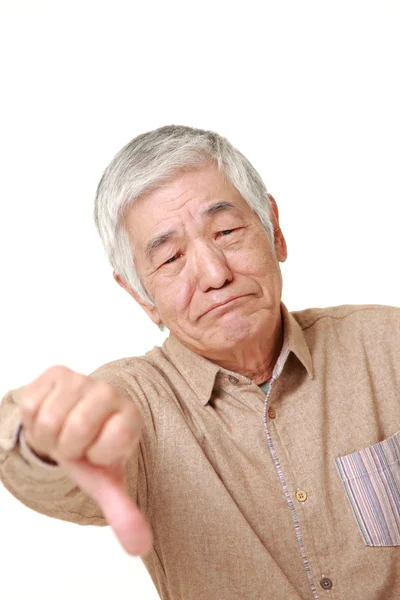 Sênior japonês homem com polegares para baixo gesto — Fotografia de Stock