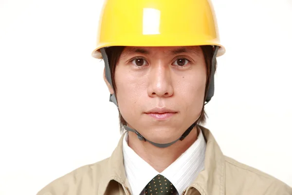 Vážné mladé japonské stavební dělník — Stock fotografie