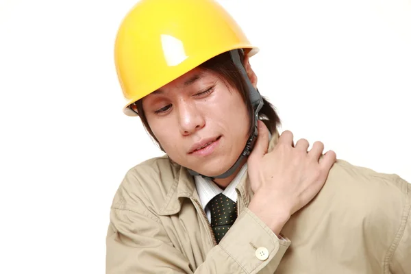 Obrero de la construcción japonés sufre de dolor de cuello —  Fotos de Stock