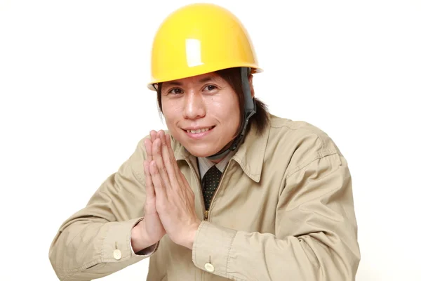 Stavební dělník, složil ruce v modlitbě — Stock fotografie