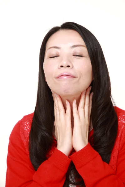 Mujer japonesa haciendo un masaje de nariz linfática　 —  Fotos de Stock