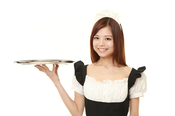 Junge Japanerin trägt französisches Dienstmädchenkostüm mit Tablett — Stockfoto