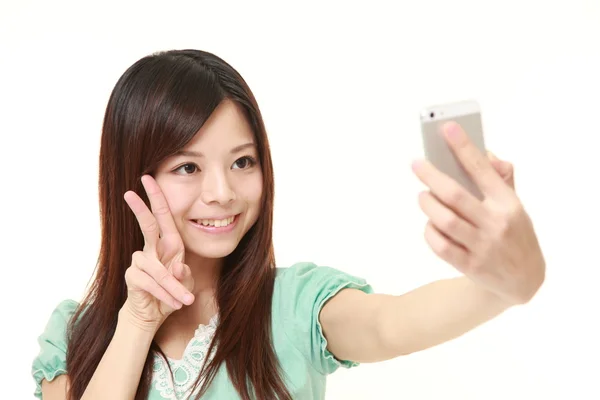 Japán nő vesz egy selfie — Stock Fotó