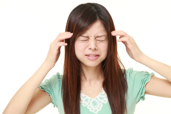 Joven japonesa sufre de dolor de cabeza —  Fotos de Stock