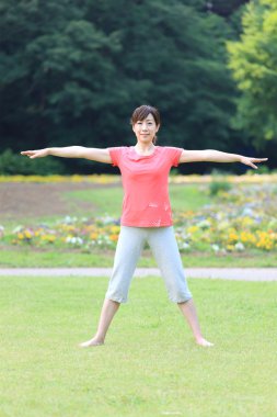 Egzersiz yapmak dışında Japon kadın