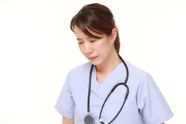 Japonesa mujer médico deprimido — Foto de Stock