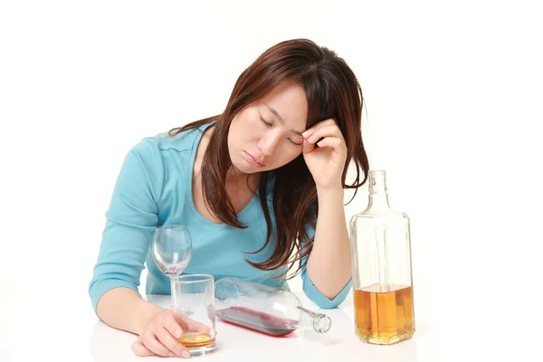 Middle aged Japanese woman in depression is drinking alcohol — Stock Photo, Image