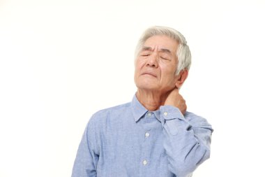 üst düzey Japon adam boyun ağrısı uğrar