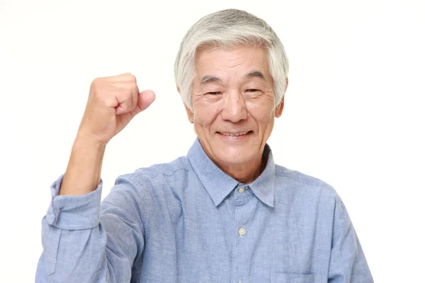 Senior orang Jepang dalam pose kemenangan — Stok Foto