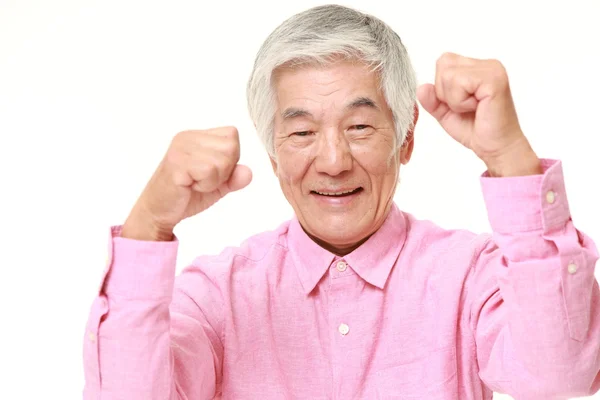 Homem japonês sênior em uma pose de vitória — Fotografia de Stock