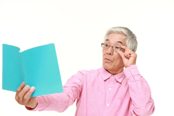 老眼と年配の日本人男性 — ストック写真