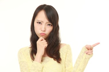 genç Japon kadın şüphe