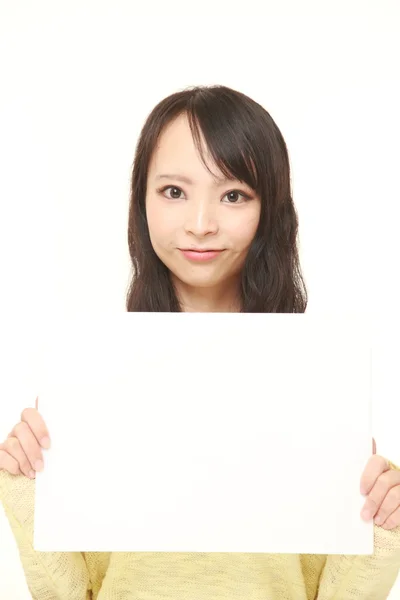Jovem mulher japonesa com placa de mensagem — Fotografia de Stock