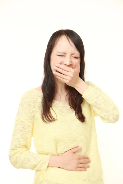 Jonge Japanse vrouw voelt braken — Stockfoto