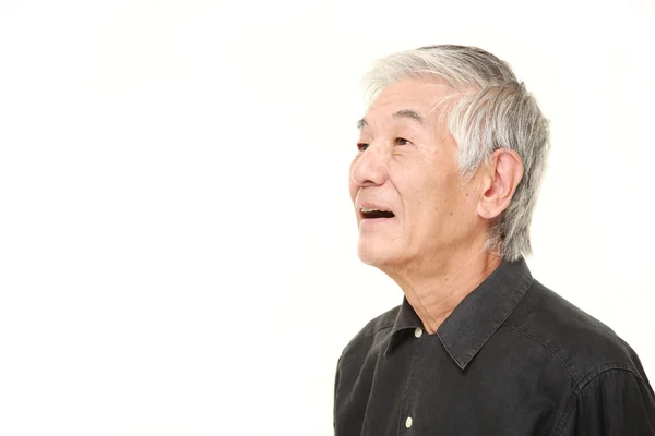 Üst düzey Japon adam gülümsüyor — Stok fotoğraf