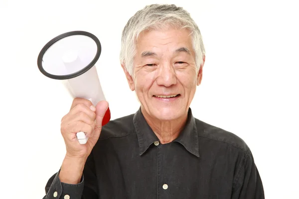 Senior japonés hombre con megáfono — Foto de Stock