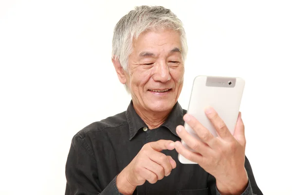 Senior Japanese man using tablet computer — Stock Photo, Image