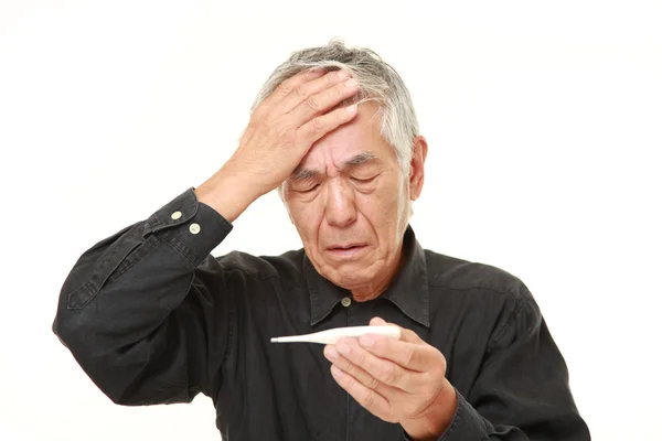 Senior japonés hombre con fiebre —  Fotos de Stock