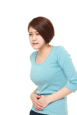 Genç Japon kadın karın ağrısı muzdarip