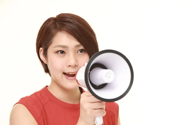 Unga japanska kvinna med MegaFon — Stockfoto