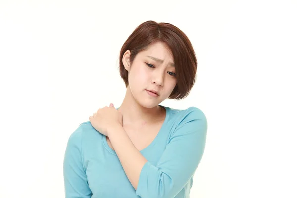 Joven japonesa sufre de rigidez en el cuello — Foto de Stock